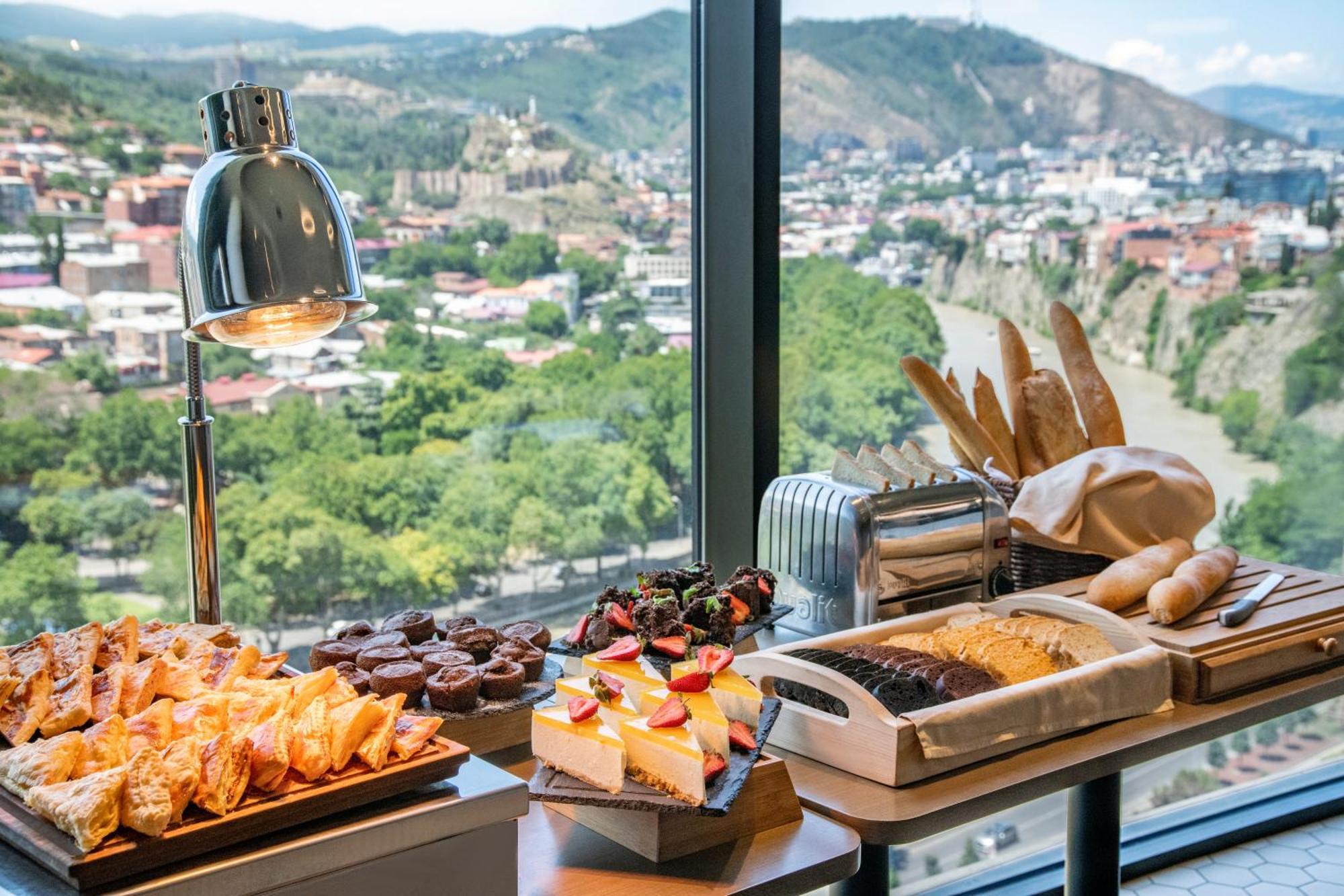 Golden Tulip Design Tbilisi Hotel Luaran gambar