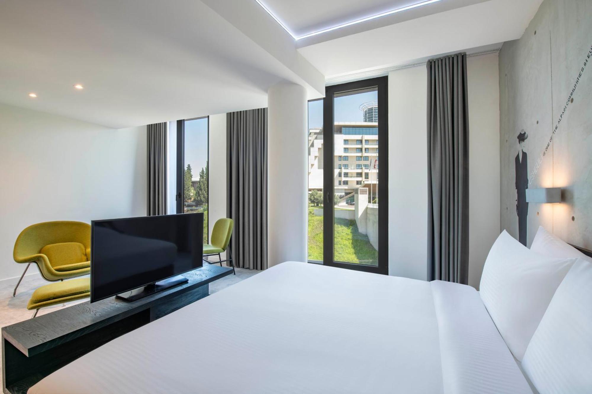 Golden Tulip Design Tbilisi Hotel Bilik gambar