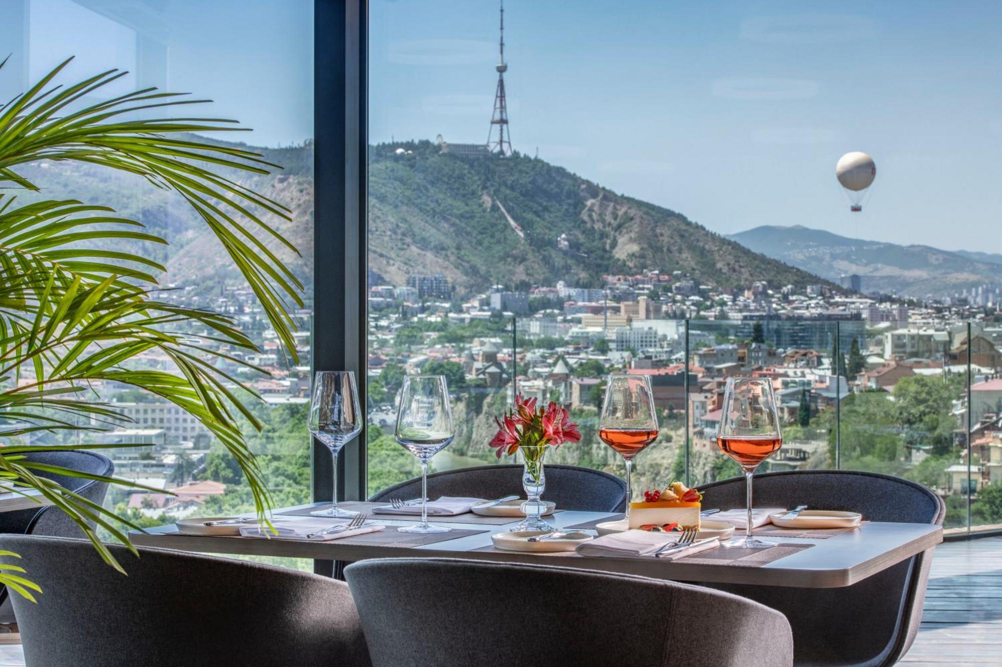 Golden Tulip Design Tbilisi Hotel Luaran gambar